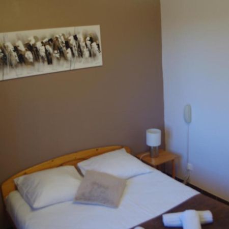 Le Robinson Hotell Pierrelatte Exteriör bild