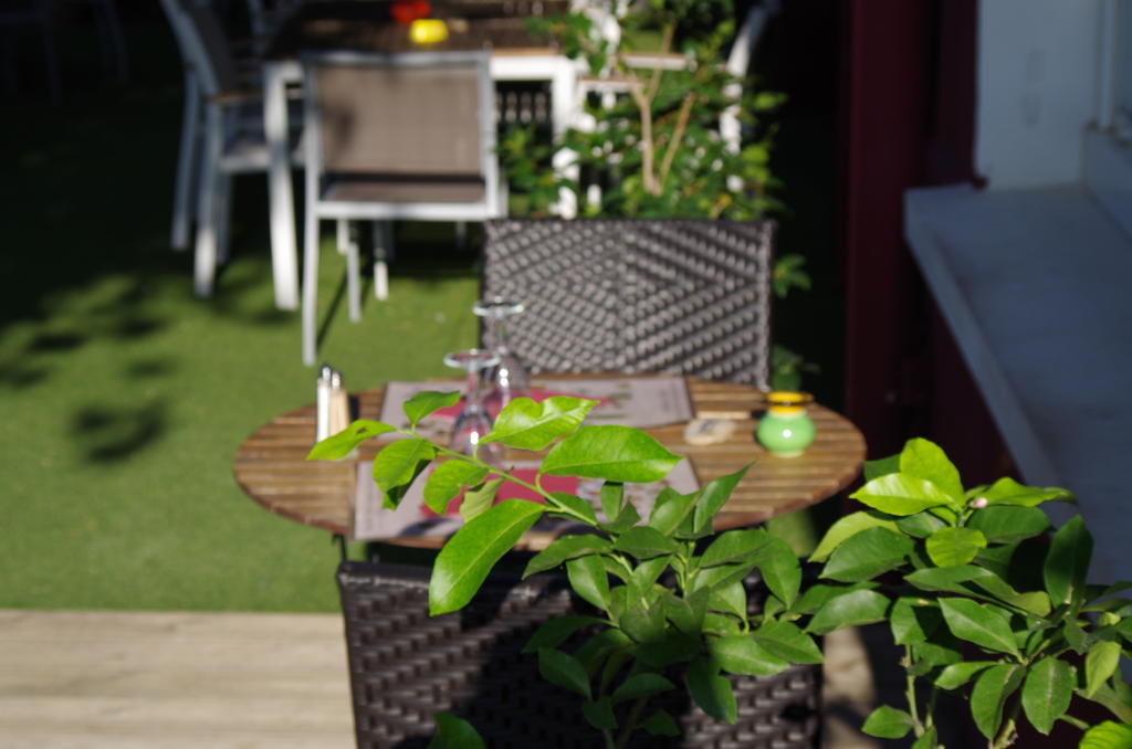 Le Robinson Hotell Pierrelatte Exteriör bild