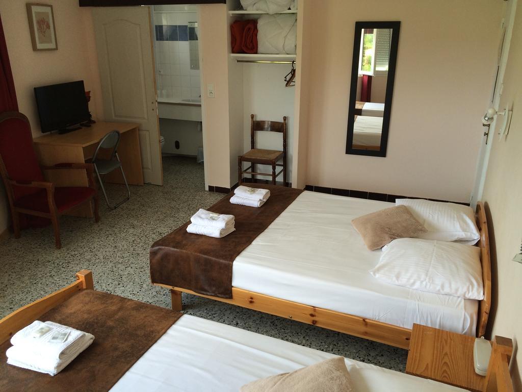 Le Robinson Hotell Pierrelatte Exteriör bild